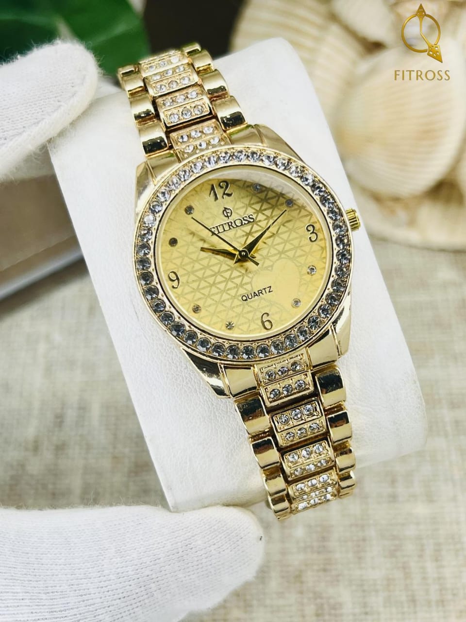 Stylish Women's Quartz Watch - Water Resistant - 1 Pc Silver Chain Strap